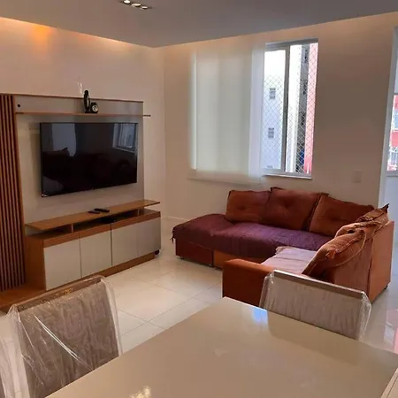 Lindo Apt De 3 Quartos, Uma Quadra Da Praia!